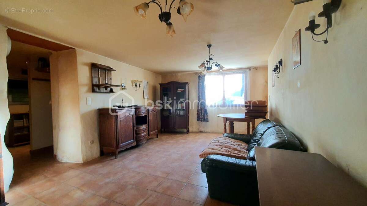 Maison à CUBIERES-SUR-CINOBLE