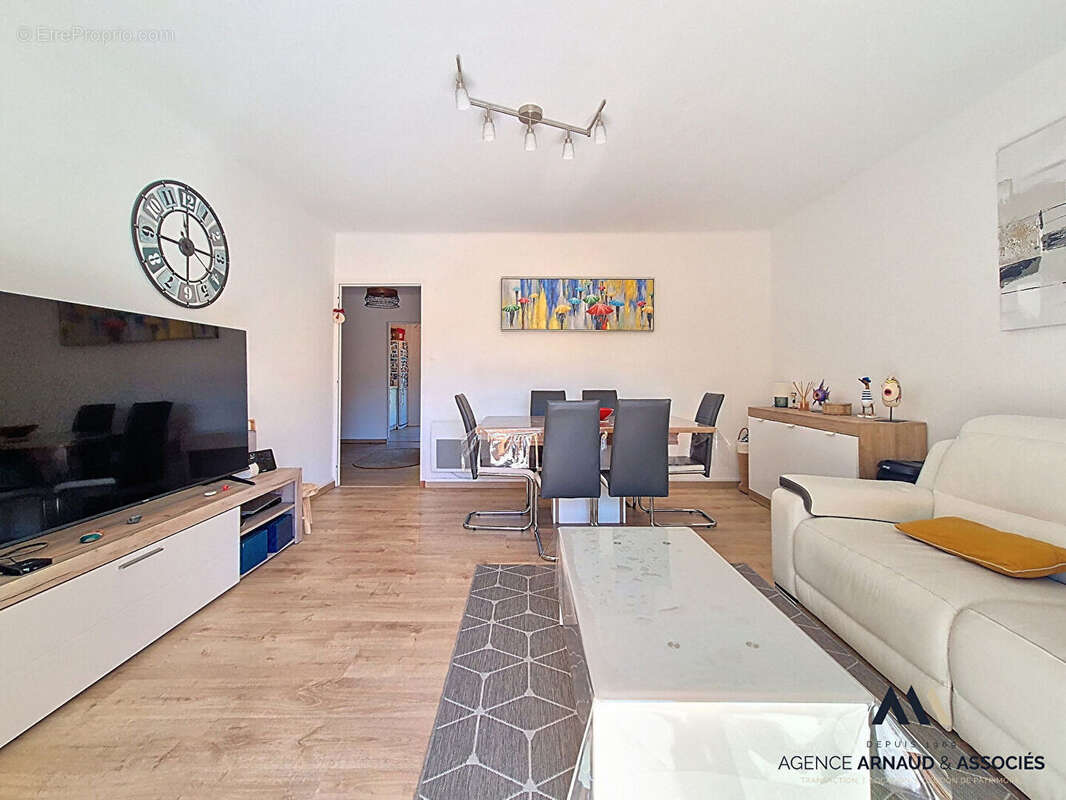 Appartement à SAINT-CYR-SUR-MER