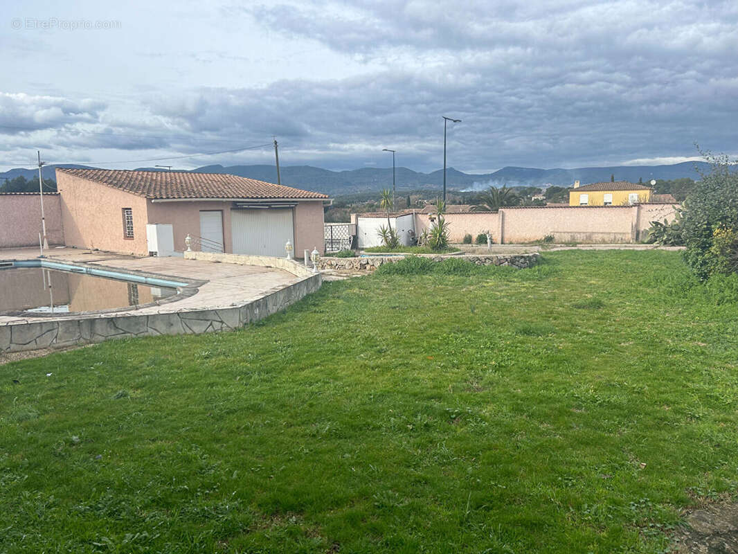 Terrain à PIERREFEU-DU-VAR