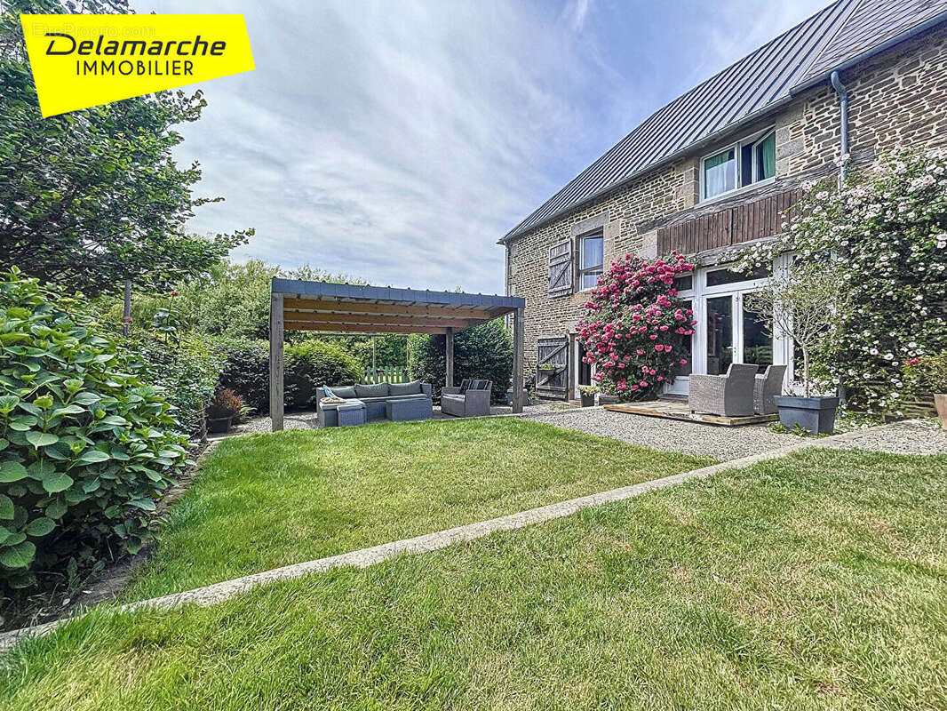 Maison à SAINT-HILAIRE-DU-HARCOUET