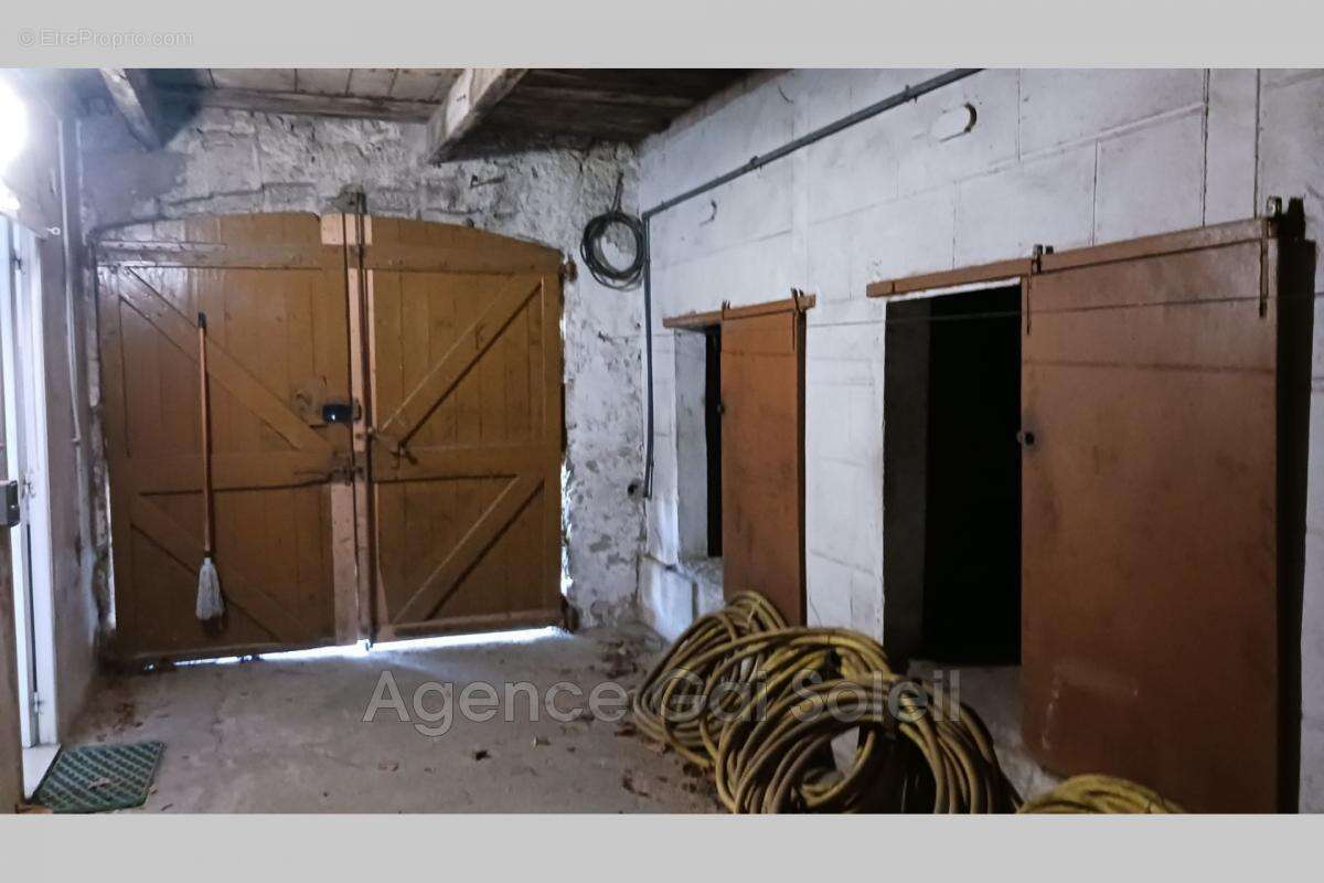 Maison à NISSAN-LEZ-ENSERUNE