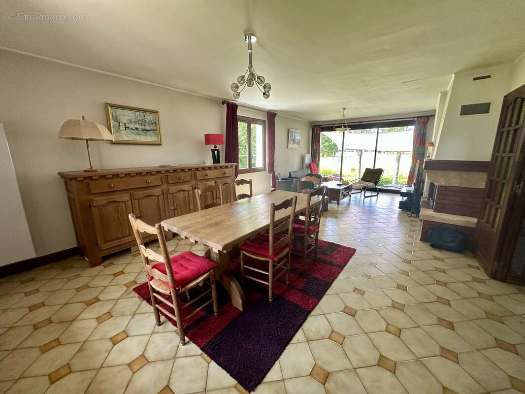 Belle maison familiale de 185 m2   Un véritable havre de paix en bord de rivière - photo 3