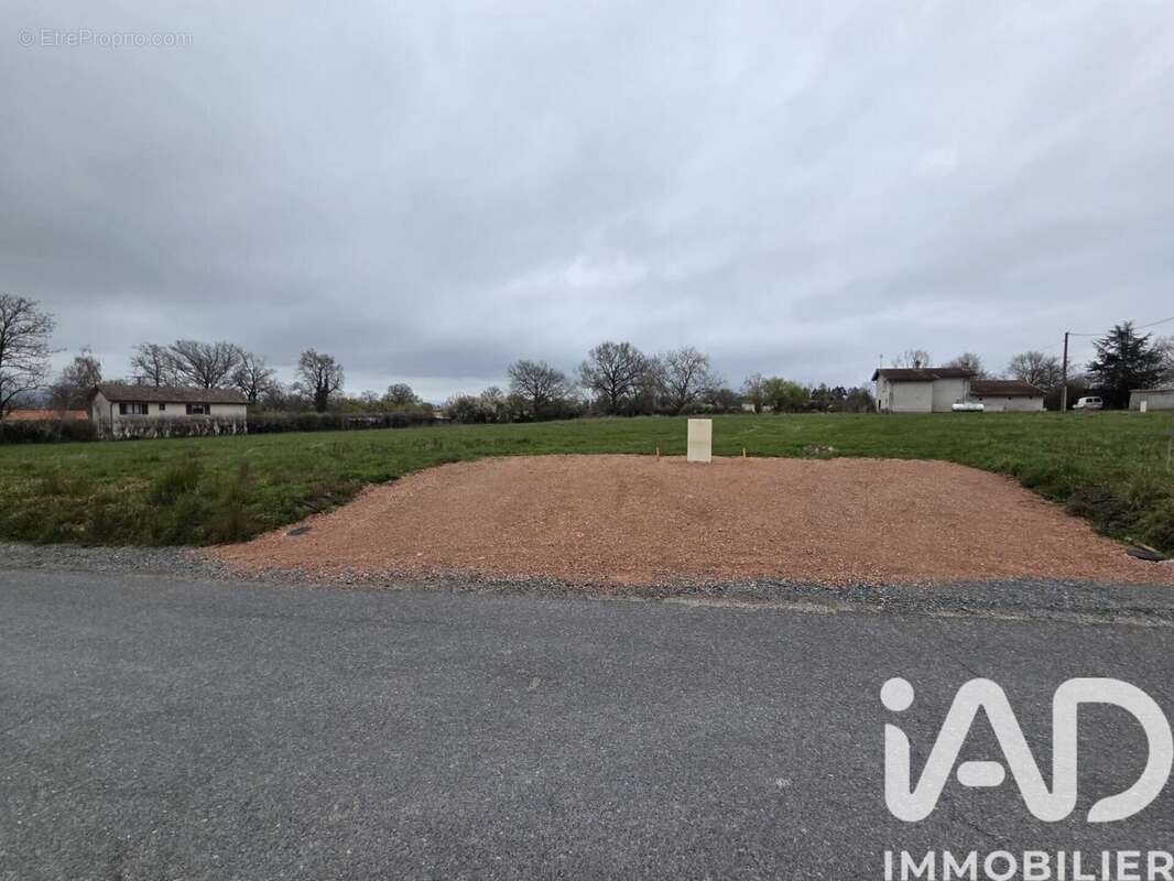 Terrain 934 m² à Mizerieux  - photo 6