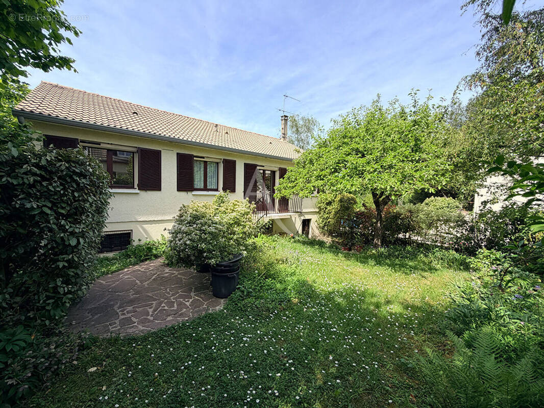 Maison à BURES-SUR-YVETTE