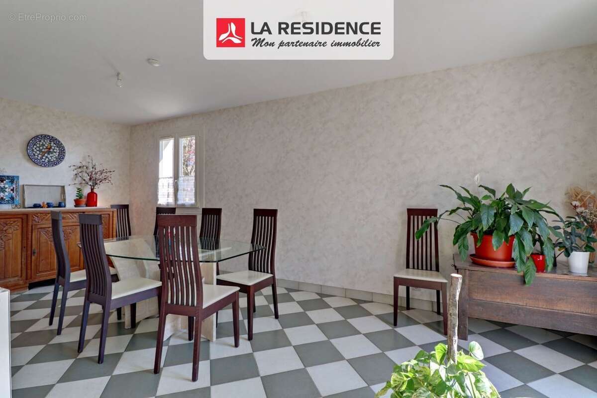 Maison à JOUY-LE-MOUTIER