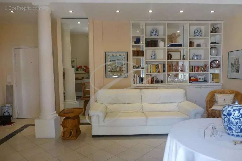 Appartement à ROQUEBRUNE-CAP-MARTIN