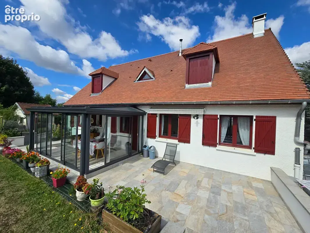 Maison à CREUZIER-LE-VIEUX