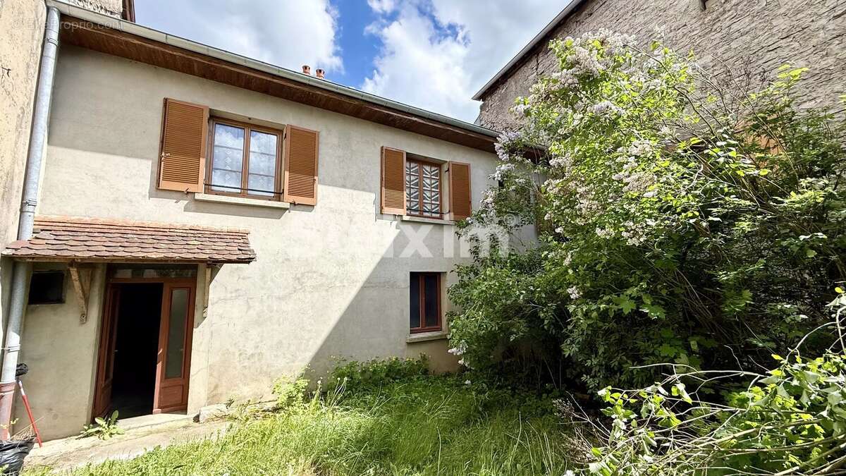 Maison à VERS-EN-MONTAGNE
