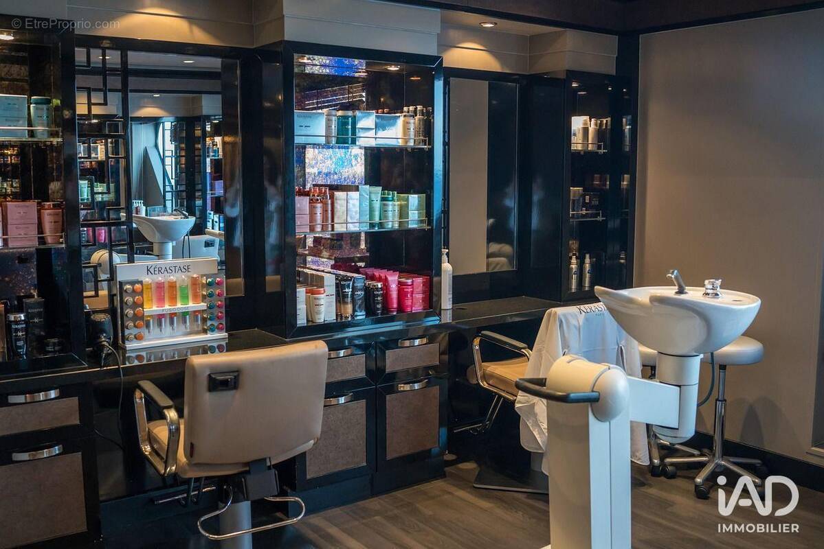 Photo 1 - Commerce à AUCAMVILLE