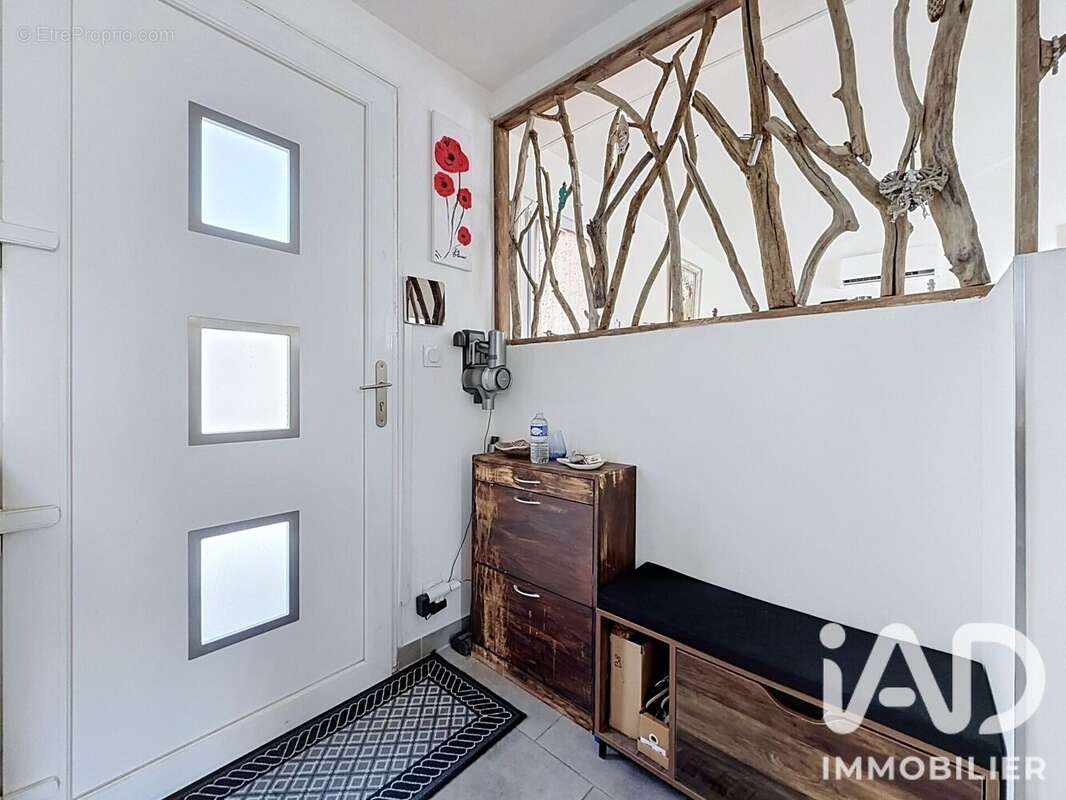 Maison 98 m² à Istres  - photo 2