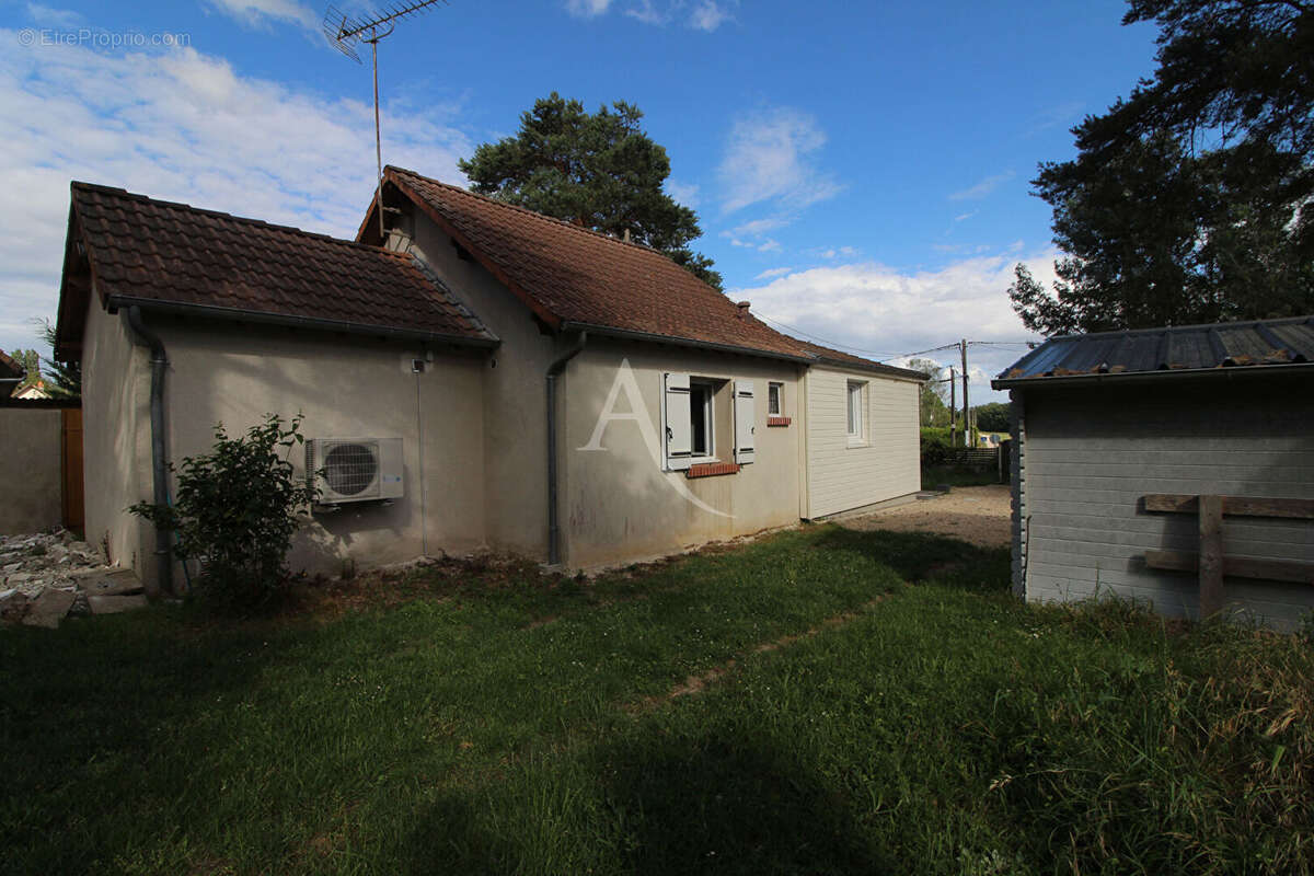 Maison à LES MONTILS