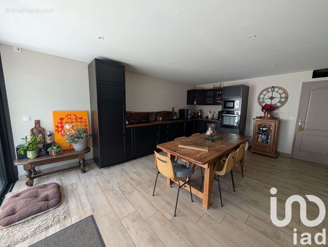Maison 184 m² à Saint-Martin-De-La-Cluze  - photo 6