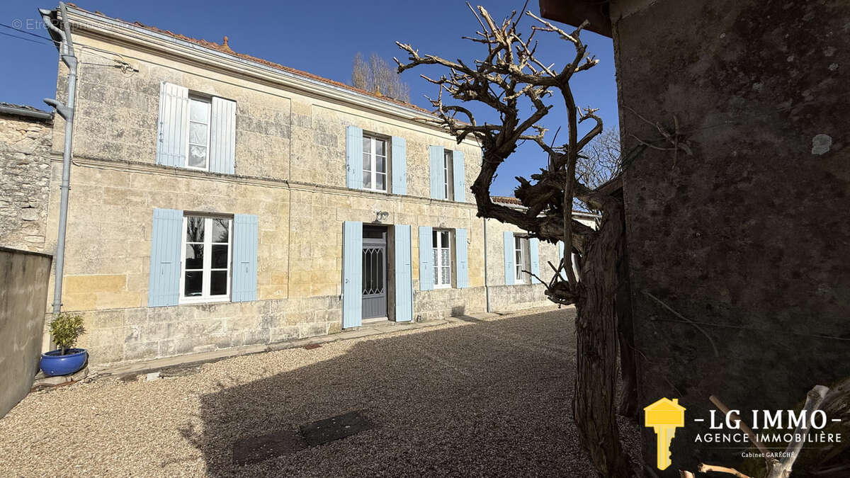 Maison à BRIE-SOUS-MORTAGNE