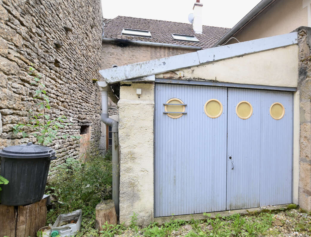 Maison à L'ISLE-SUR-SEREIN