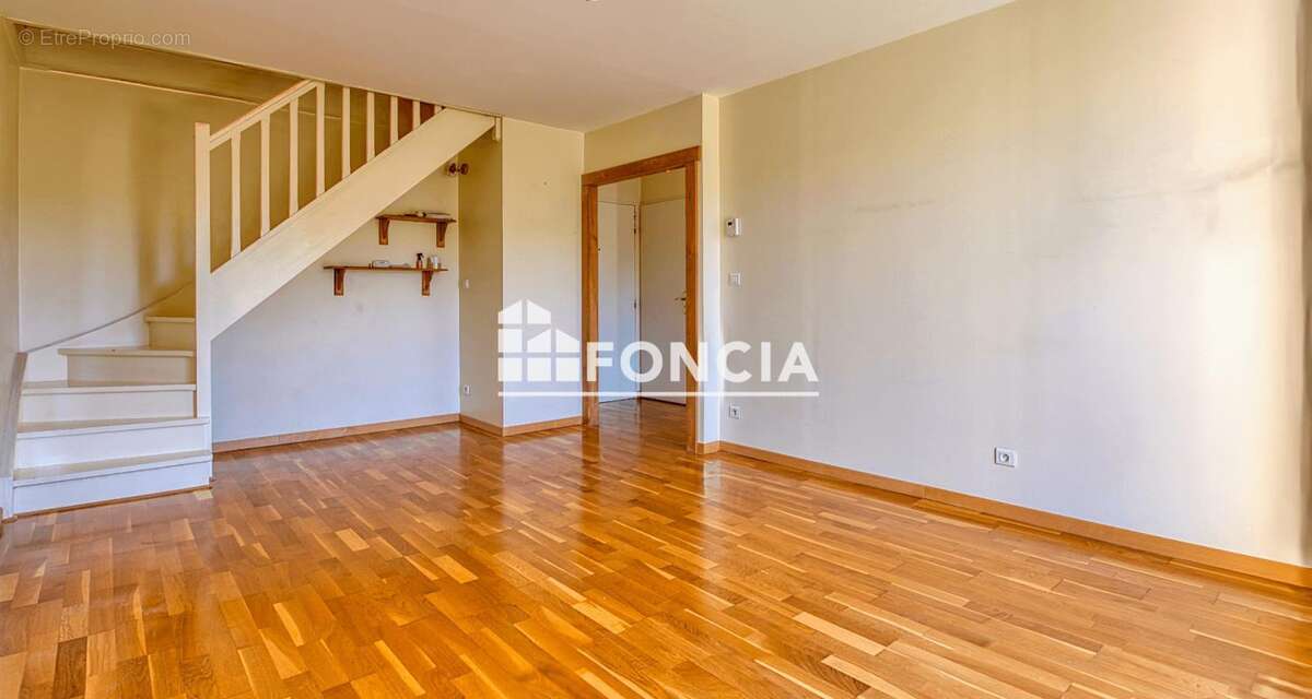 Appartement à VERNEUIL-SUR-SEINE