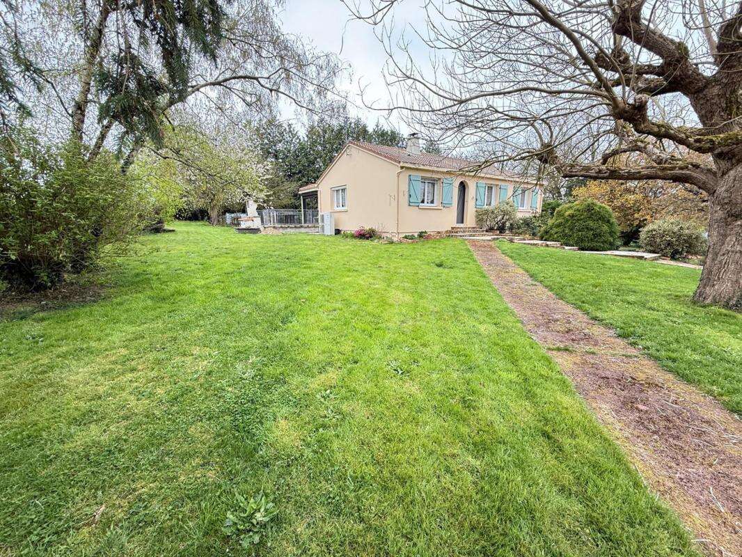 Maison à LES LANDES-GENUSSON