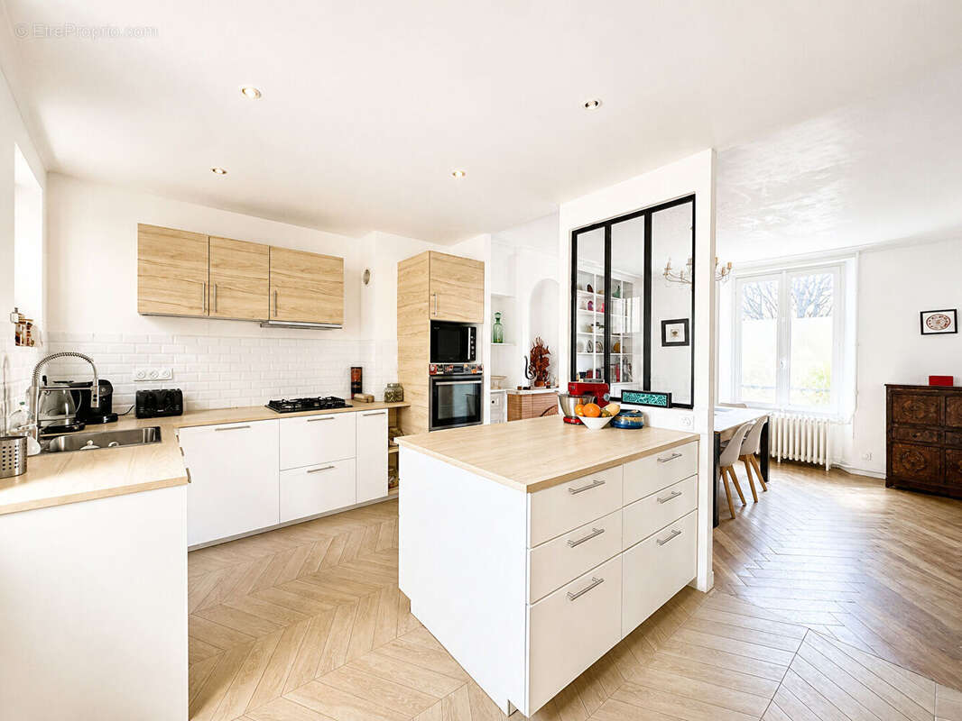 A vendre Maison bourgeoise 242 m²  Jardin 506 m²  Centre-ville de Melun - photo 6