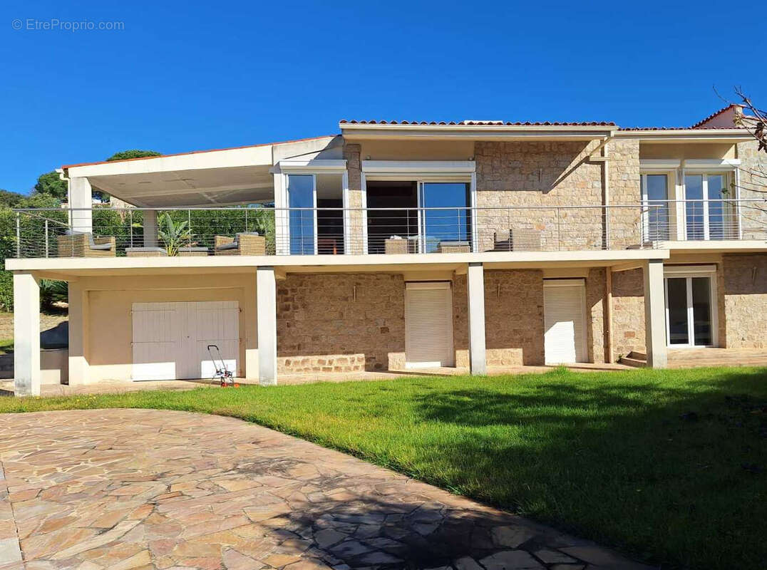 Villa centre, Vue mer - photo 2
