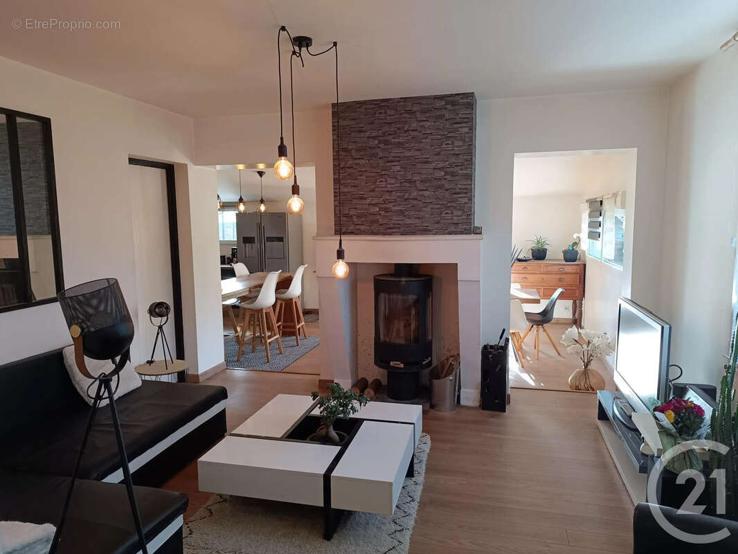 Maison 138 m² à Coutras  - photo 4