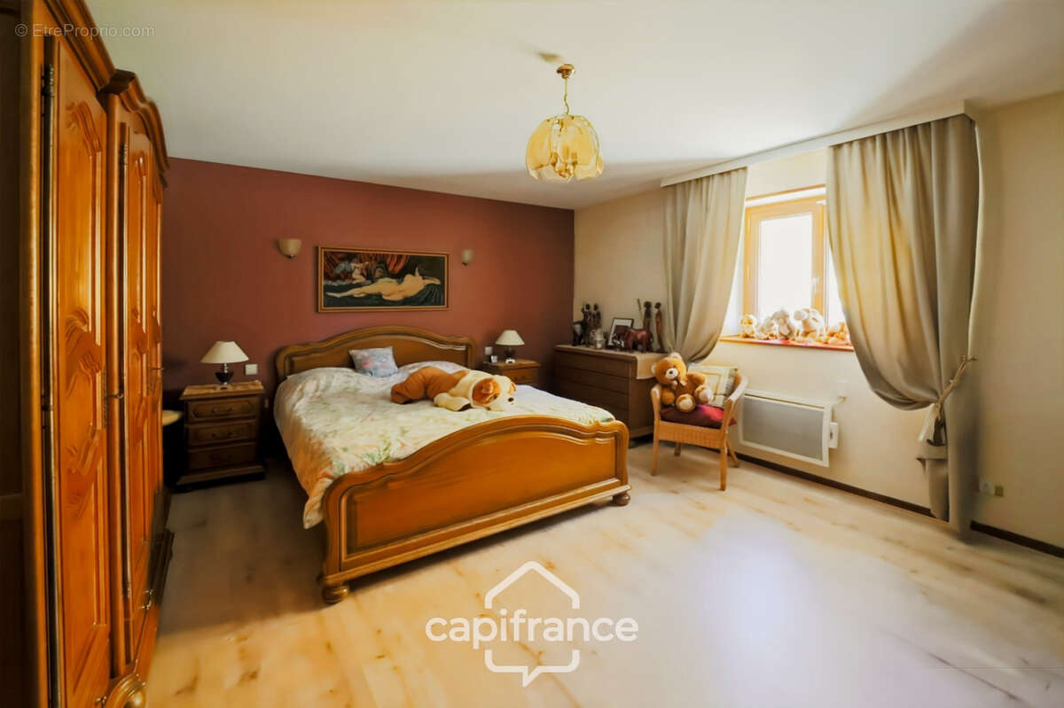 Maison en pierre au calme avec piscine, 5 chambres et plus de 1,6 hectare de terrain - Proche Lons-le-Saunier (39000) - photo 17