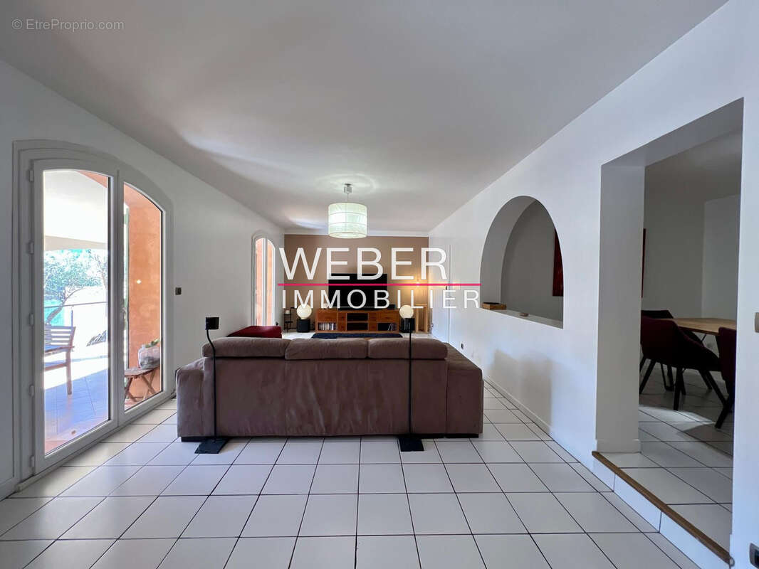 LE REVEST LES EAUX - Maison 182 m2 - 4 chambres Terrain 808 m2 - photo 7