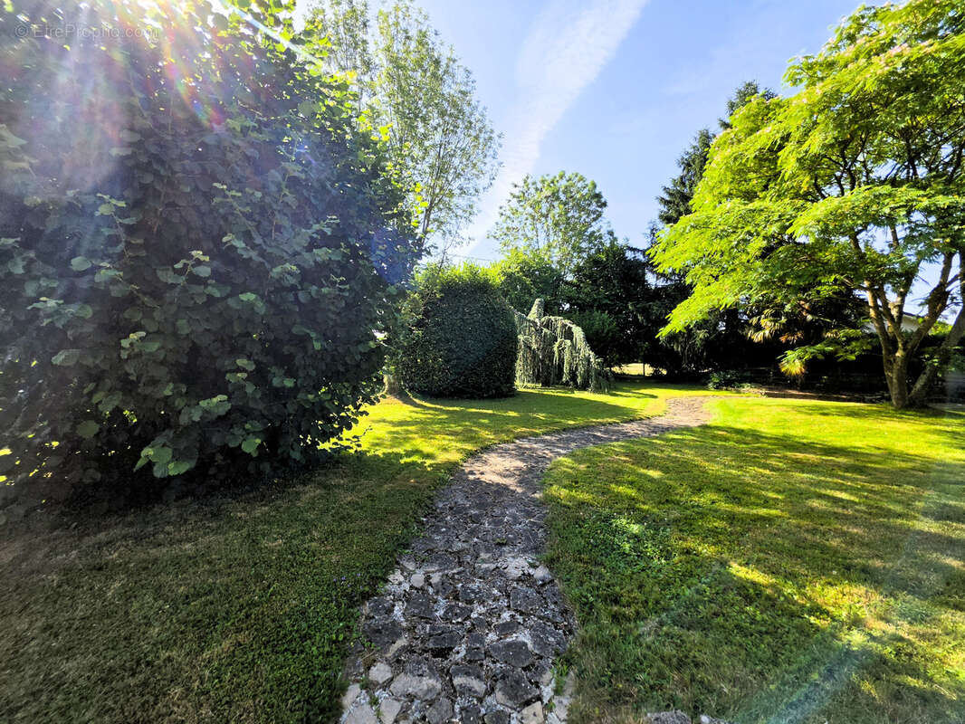 Maison à MEZERIAT