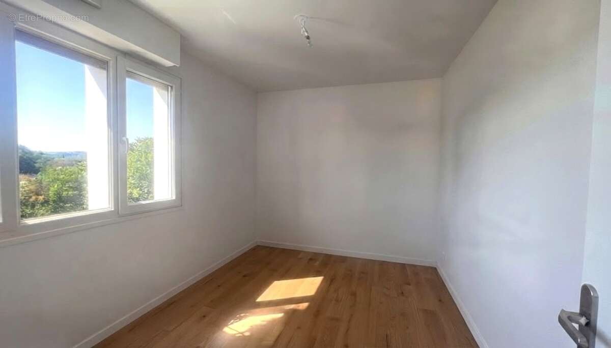 Quimper Ouest - Appartement T4 de 78 m² habitable - 1 loggia - avec vue panoramique sur la rivière de l’Odet - Une terrasse - Ca - photo 13