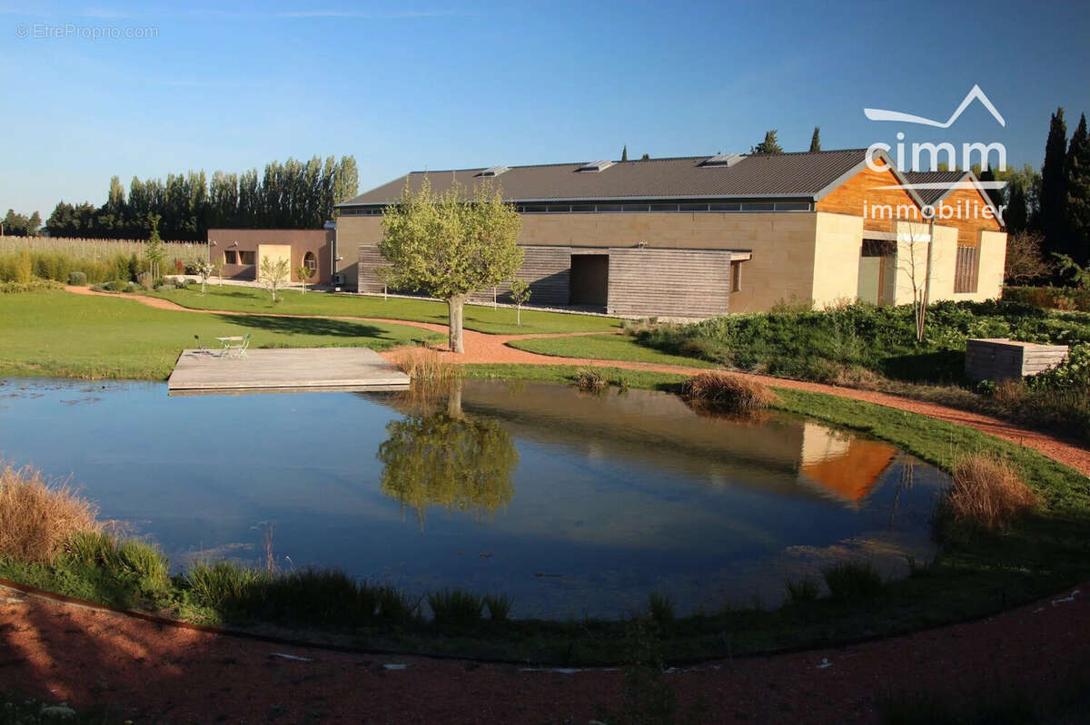 1900 m² à Caumont-Sur-Durance  - photo 3