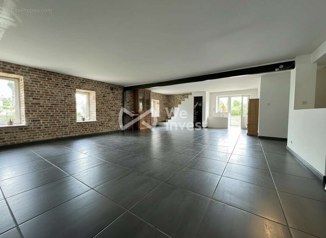 Maison 305 m² à Sapogne-Sur-Marche  - photo 2