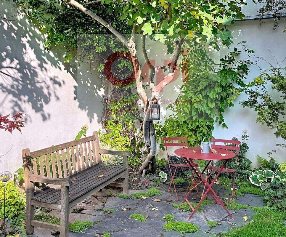 Maison à ISSY-LES-MOULINEAUX