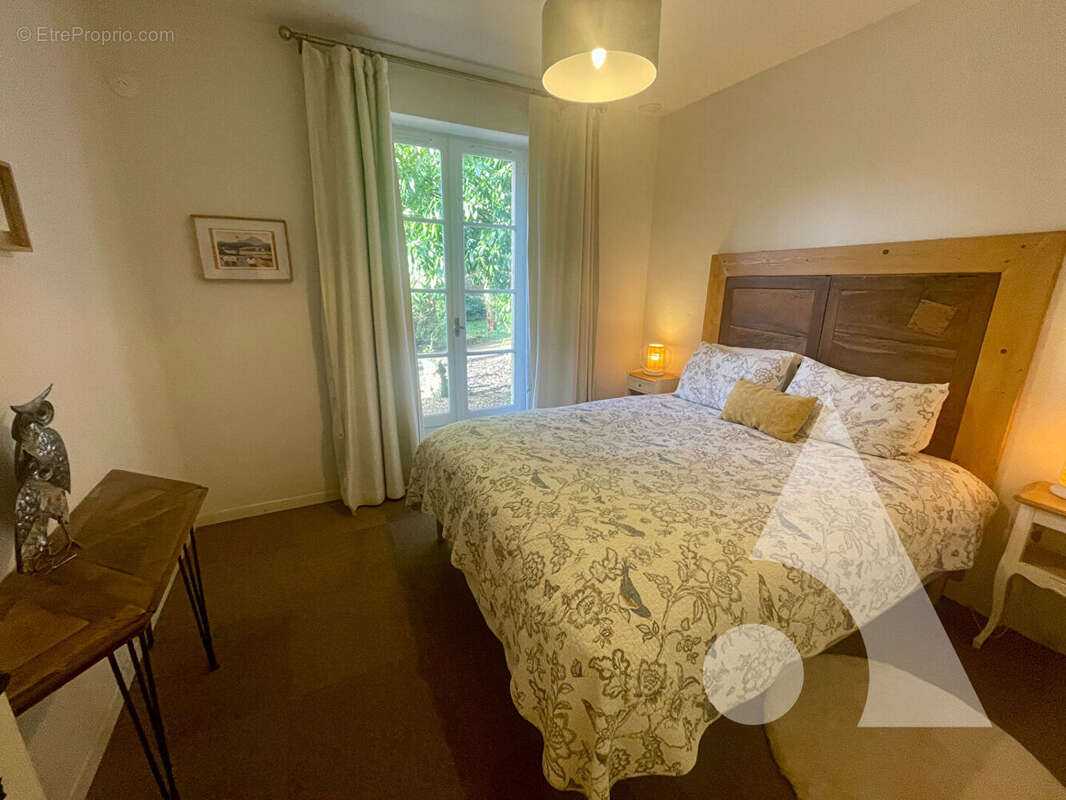 Charmante maison en pierre avec gîte, sur plus de 2 hectares de terrain à Sainte-Mondane - photo 9