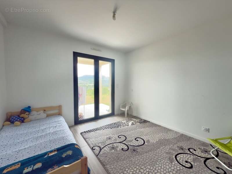 Maison à LES MARTRES-DE-VEYRE