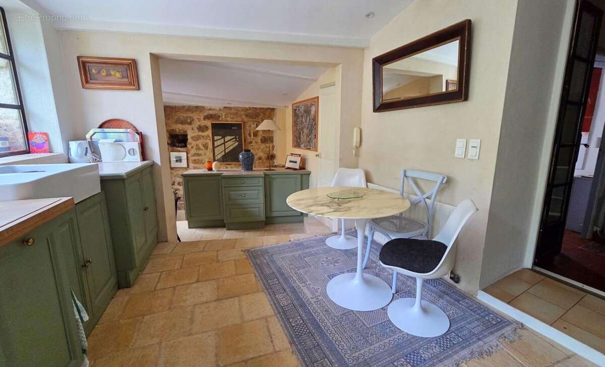 Maison à MONTBAZIN