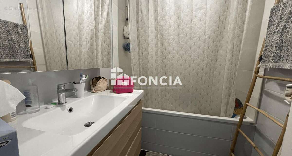 L'agence FONCIA vous propose en exclusivité : Appartement T4 au premier étage avec balcon exposé sud et sans vis-à-vis avec vue  - photo 10