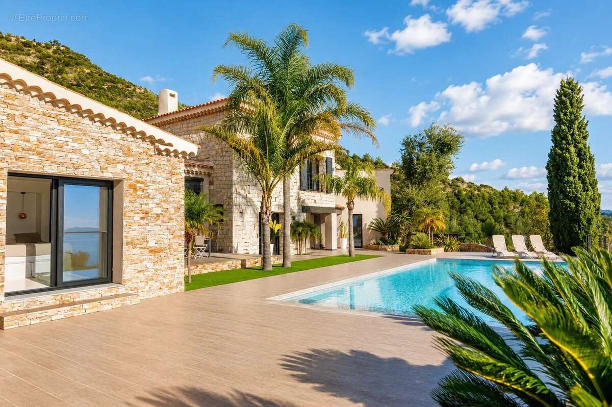 Maison à CARQUEIRANNE
