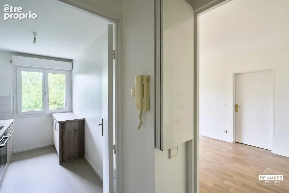 Exclusivite : t2 renove au dernier etage avec balcon, garage et cave ! - photo 4