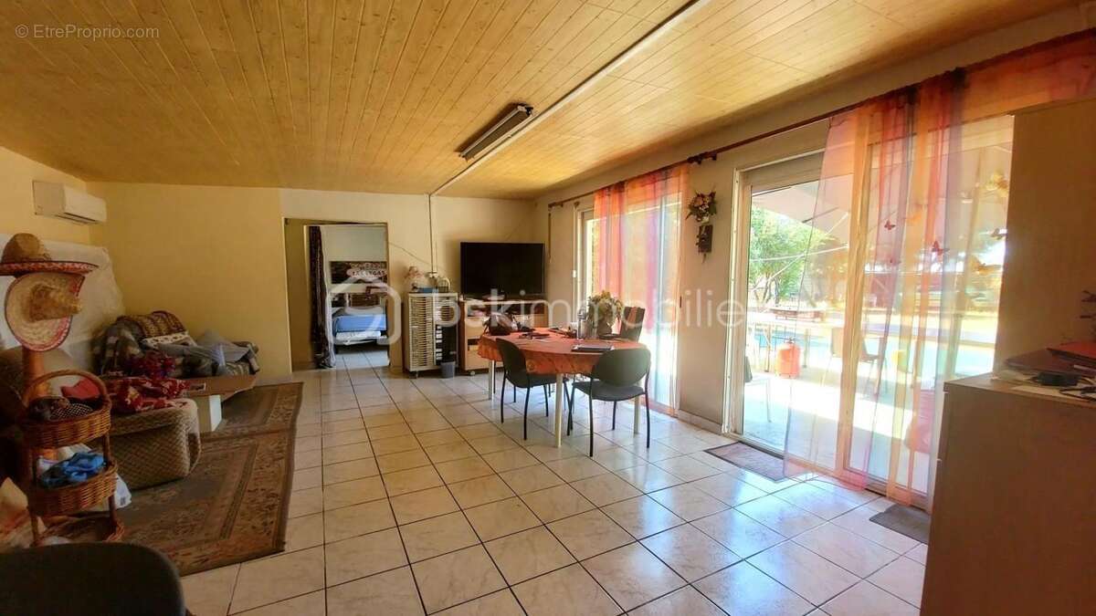 Maison sur un terrain de plus de 1700m² - photo 4