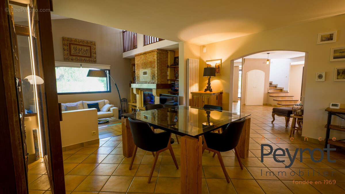 Maison 263 m² à Le Soler  - photo 3