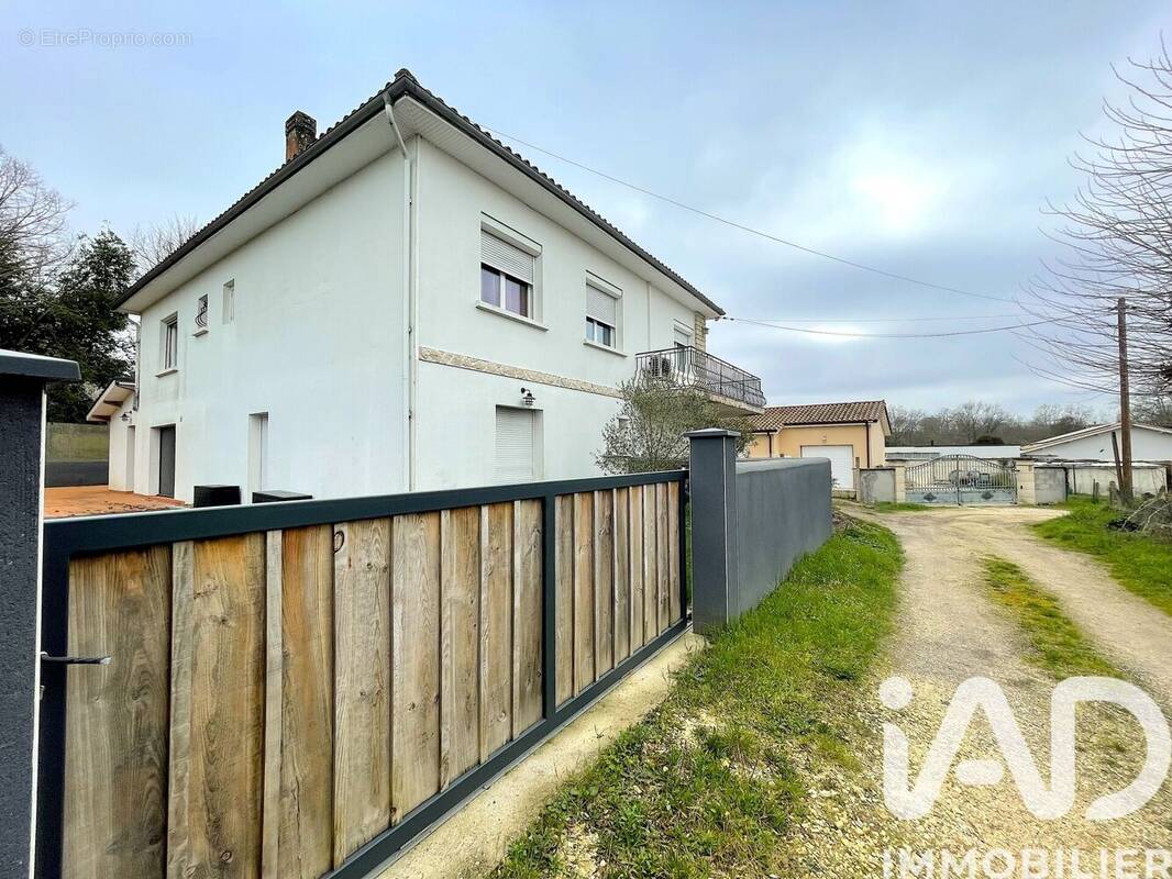 Photo 1 - Appartement à AMBARES-ET-LAGRAVE