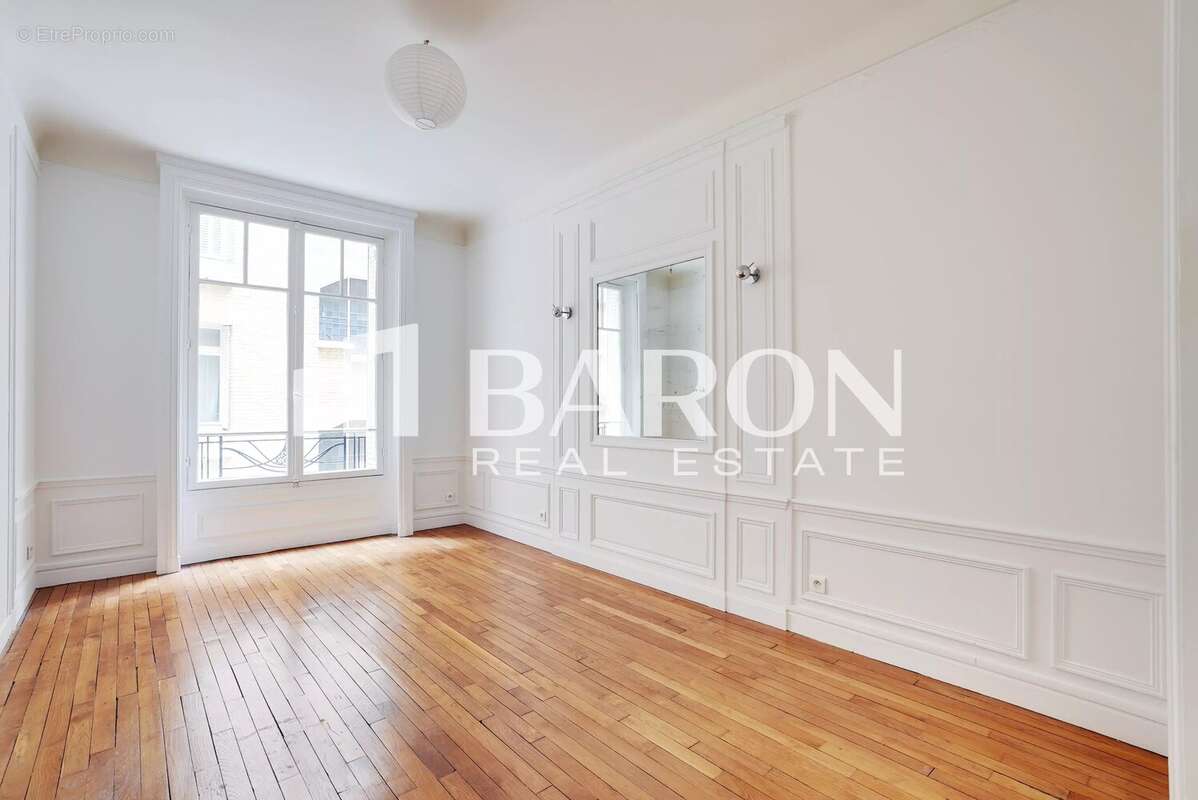 Appartement à PARIS-17E