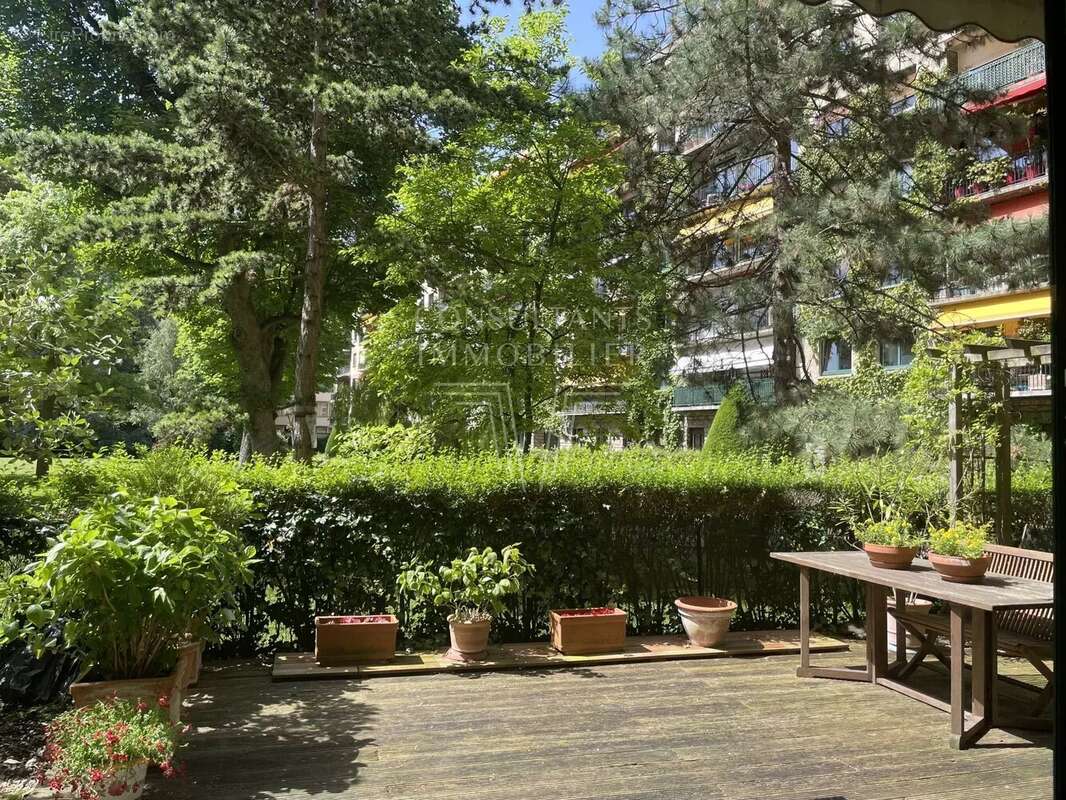 Appartement à NEUILLY-SUR-SEINE