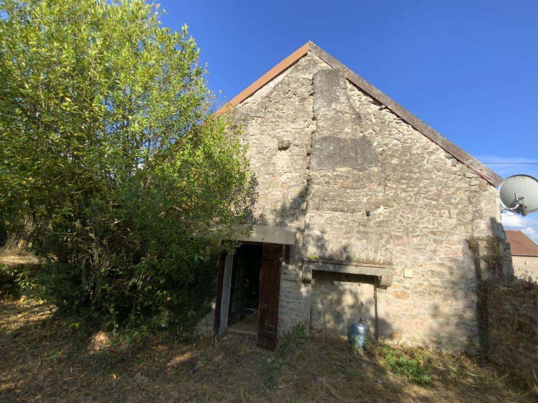 Maison à CLUGNAT