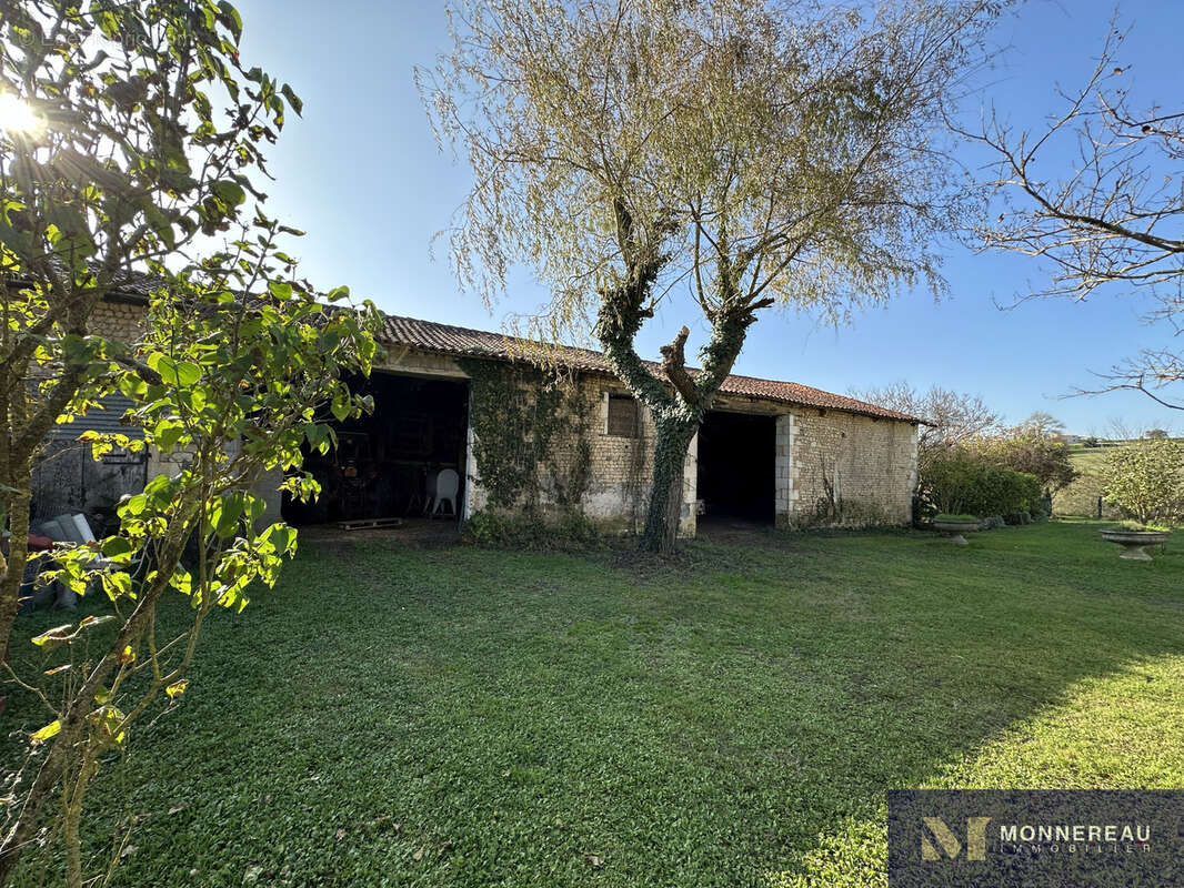 Maison à BRIE-SOUS-BARBEZIEUX