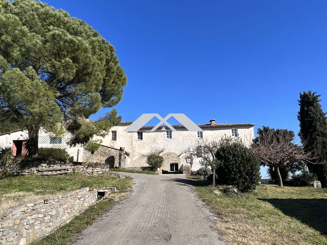 Maison 280 m² à Rousson  - photo 2
