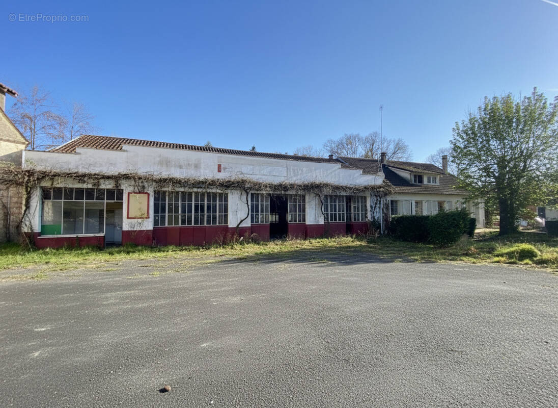 Commerce à MANZAC-SUR-VERN