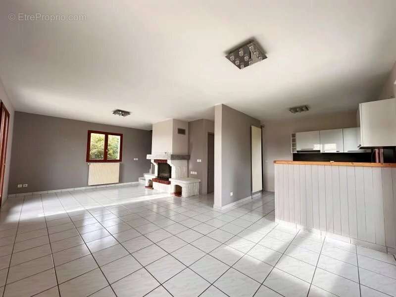 Maison à CRUSEILLES