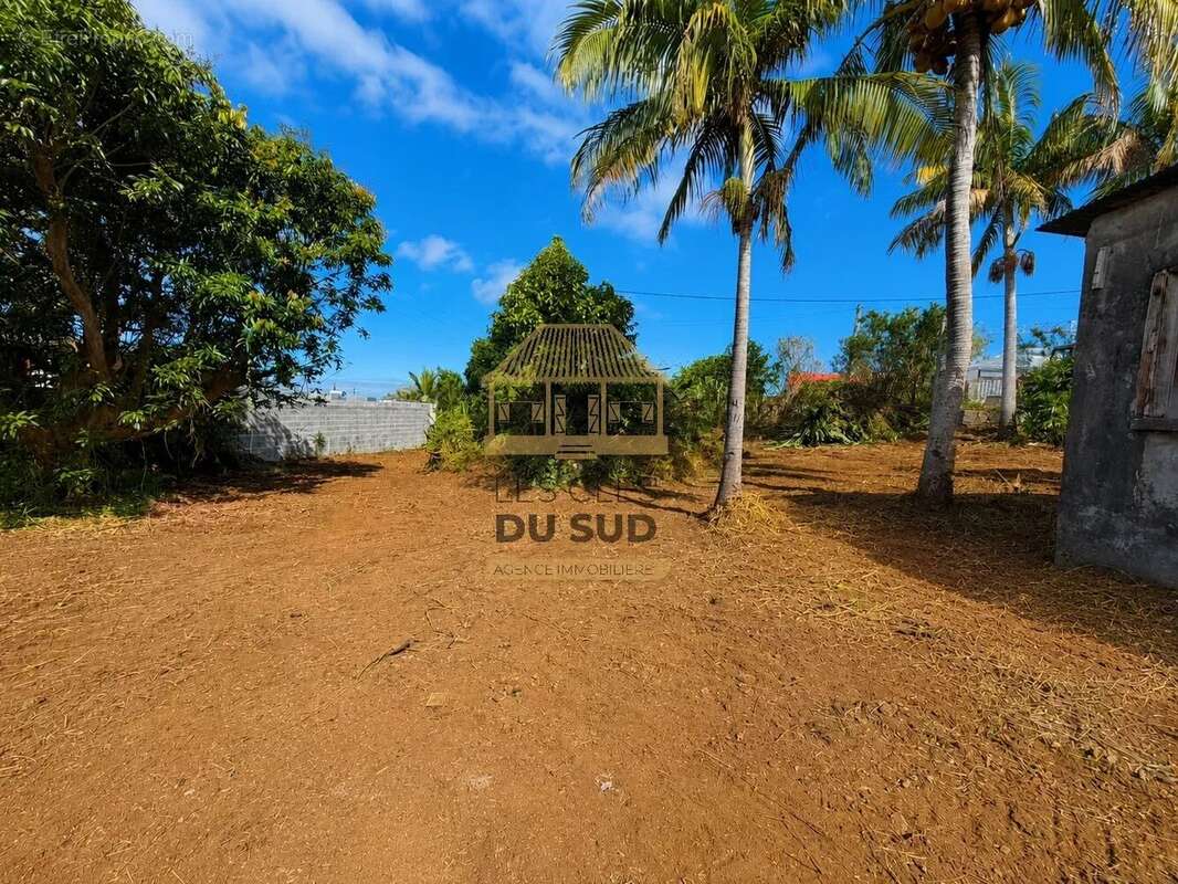 À vendre- terrain constructible de 700m² environ- saint joseph - 110 000€ - photo 3