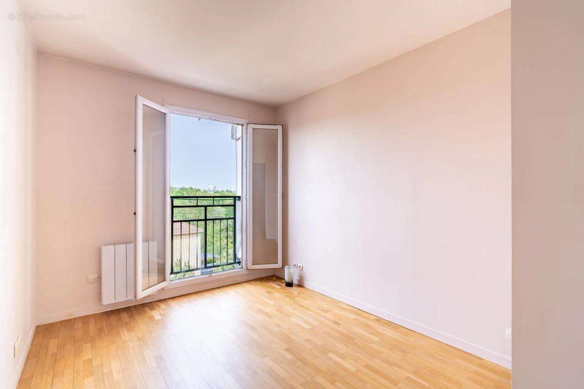 Appartement à VILLENEUVE-LA-GARENNE