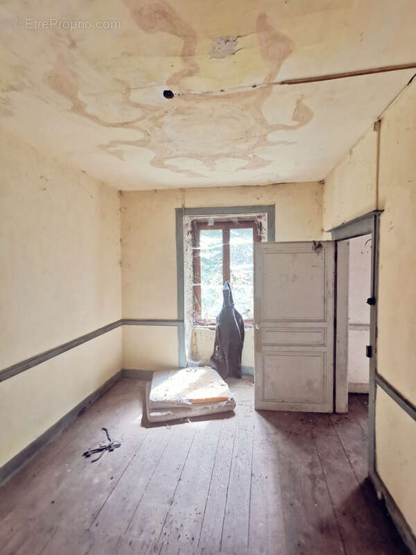 Maison à LA CROISILLE-SUR-BRIANCE