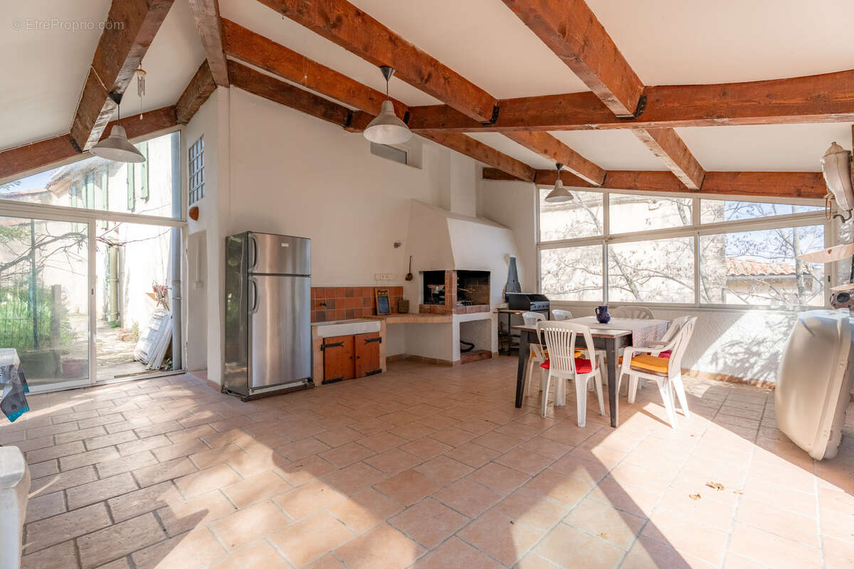 Maison à SIMIANE-COLLONGUE